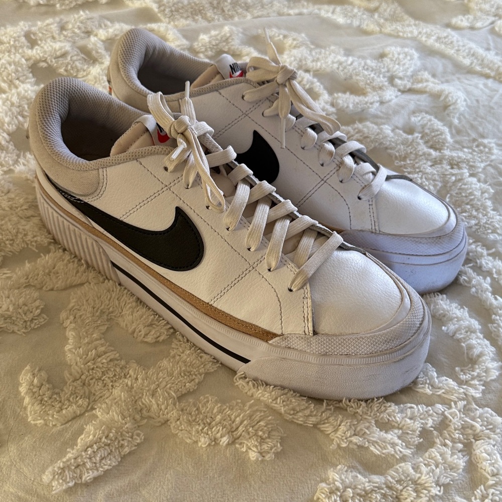 Nike Legacy Lift Sneaker